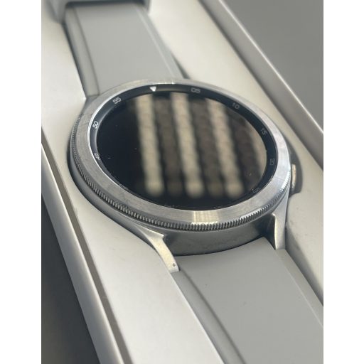 Samsung Galaxy Watch 4 46mm SM-R895Classic Ezüst színben